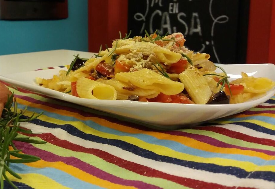 Macarrones Adria con salsa de hinojo y olivas negras