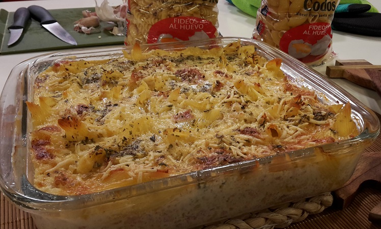Macarrones Adria con huevo y panceta