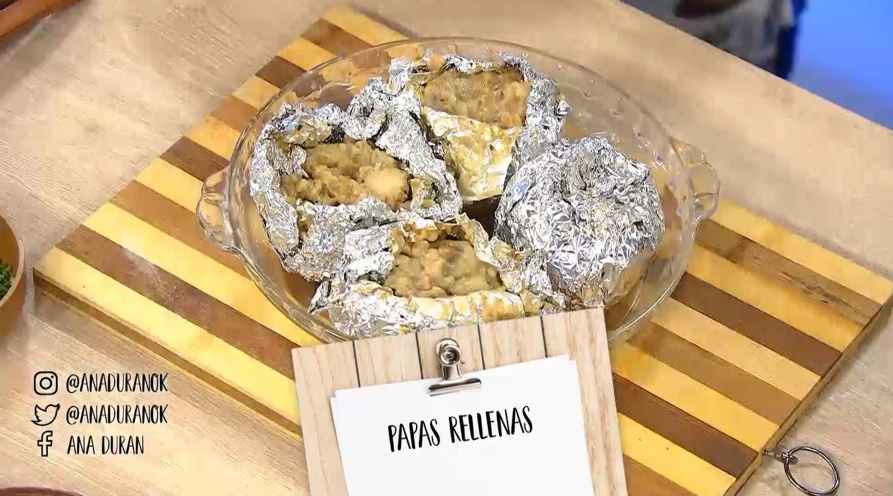 Papas rellenas con salsas Dos Anclas