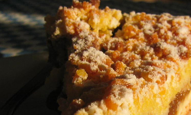 Torta de banana con crumble de avena