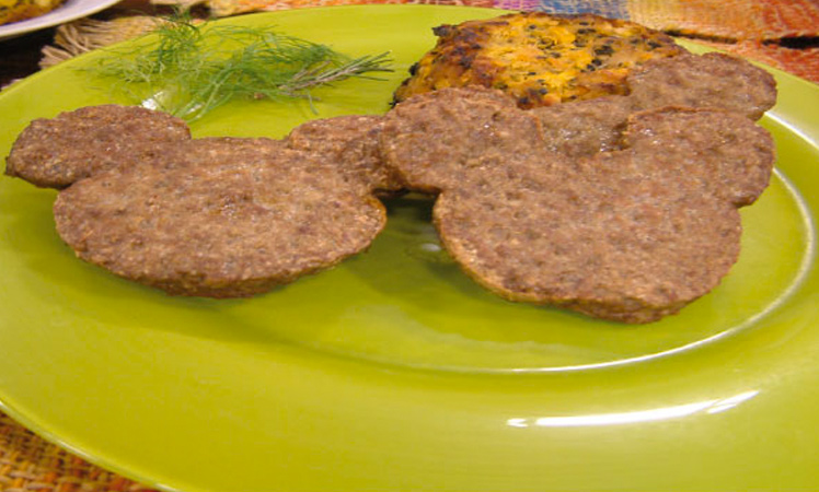 Budincitos bicolores con hamburguesas Mickey de SCHNECK