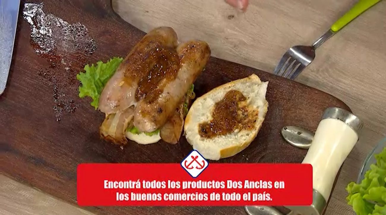 Choripán con salsa chimichurri Dos Anclas
