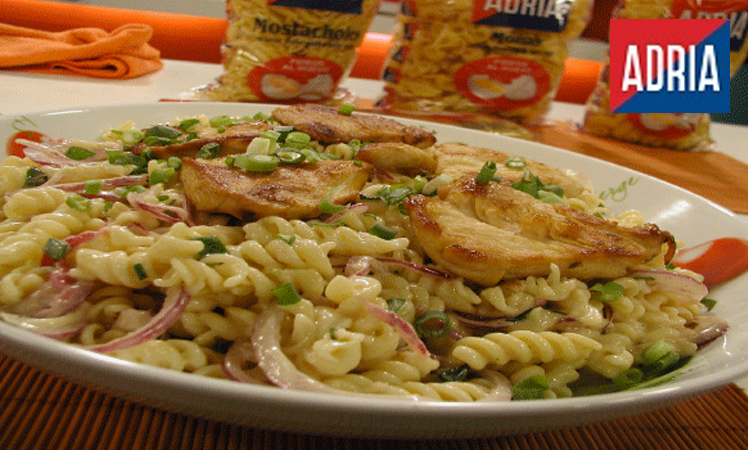 Ensalada Adria con pollo grillado