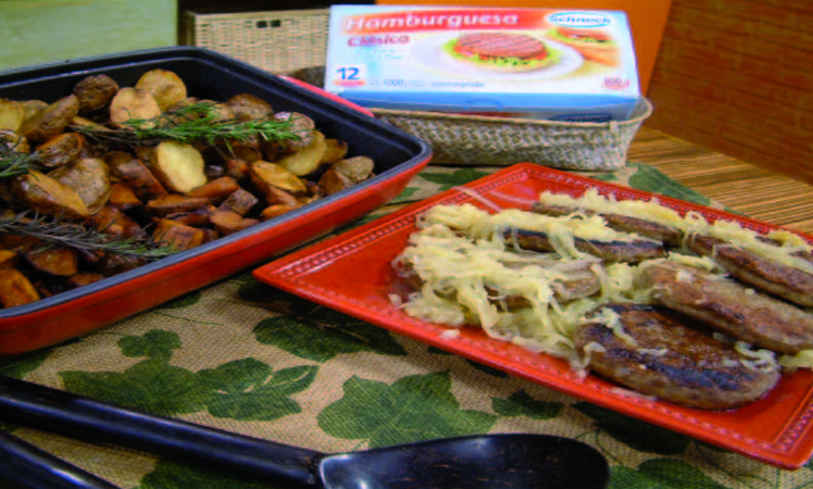 Hamburguesas SCHNECK encebolladas con papines y boniatos rústicos