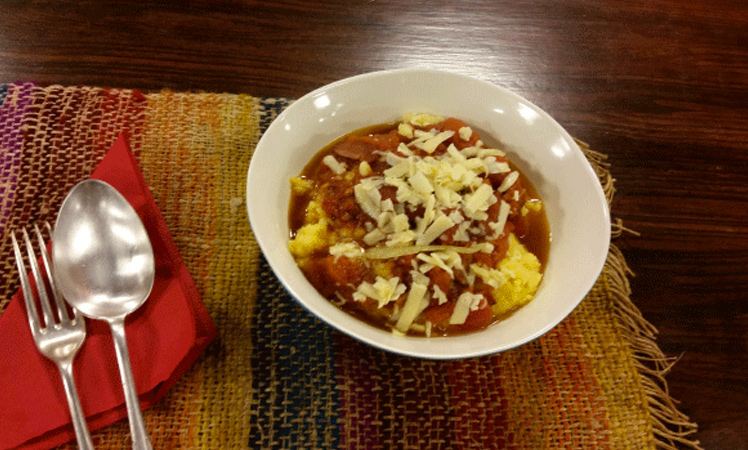 Polenta con salsa de tomates especial
