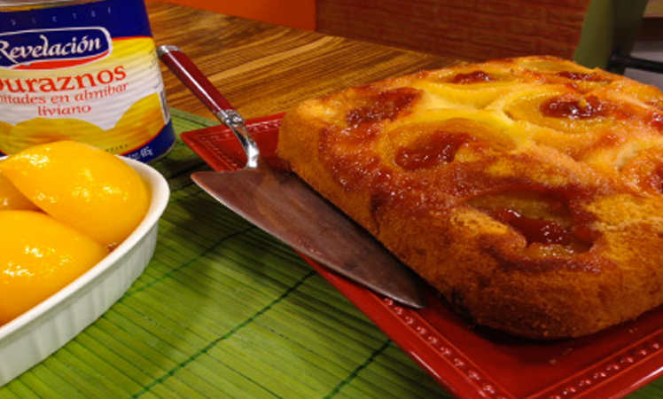 Torta de duraznos invertida